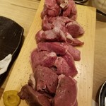 大衆ホルモン肉力屋 - 肉盛り