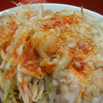 麺でる - カエンペッパーふりふり