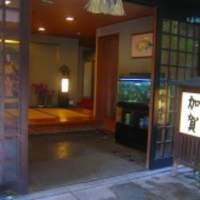 神楽坂 割烹 加賀 個室と会席接待の宴会処 - 暖簾を入ると現れる大きな玄関