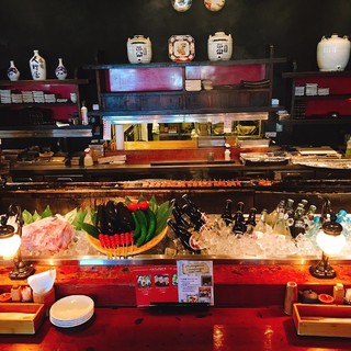 焼き場を囲む臨場感あふれるカウンター