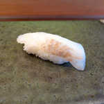 伊勢鮨 - 小樽のソイ。やや柔らかくあっさりとした白身で、北海道の鯛とも称される