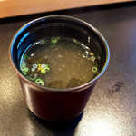 伊勢鮨 - お椀（味噌汁）は、蟹の甲羅で出汁を取っているから、濃厚な旨さがある