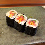 伊勢鮨 - 大好きな「トロたく」でシメ！ 切りたての沢庵がコリコリで美味。札幌発祥との説もある