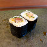 伊勢鮨 - 〆サバの巻物。これは珍しい組合せ、大葉の香りがキーポイント