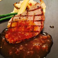 エスカーレ ホテルモントレ大阪 - 牛肉のポワレ オニオンソース
                     〜味噌香る豆腐と茸のグラチネとグリーン野菜を添えて〜