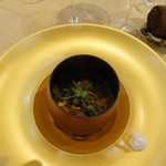 トゥ・ラ・ジョア - 角切りの赤牛とコンソメ