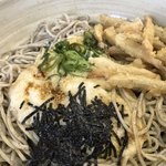 しな川 - ごぼう天をオンして つゆをかける