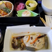 よし邑 - ANAのプレミアムクラスの6月の昼食はよし邑さんの監修 生ものはなかったのですが炊き合わせが美味しかったので一度お邪魔したいと思い立ったのです。