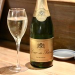 餃子とスパークリング バブルス - デュック ド パリ ブリュット