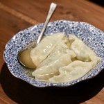 餃子とスパークリング バブルス - 水餃子