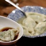 餃子とスパークリング バブルス - 水餃子は黒酢で♪