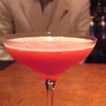 バー オスカー - 遠藤真彦氏のカクテルアワード優勝カクテル「ミラノルネッサンス」。ミラノレッドをまとったスーパーモデルがテーマのカクテル。
                                