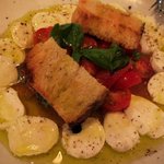 クオ　ヴァディス - モッツァレラとトマト