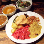 スパイスカフェ - ペアカレーランチ(1350円)でラムカレーとスリランカ定食(+400円)