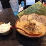 味噌屋 庄助 - 味噌漬け炙りチャーシュー麺〈江戸前〉(1080円)