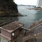 若竹 - ピンクの建物が源泉ポンプ棟です！