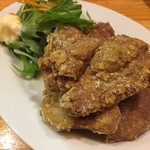 かつぎや - お馴染み1　お摘み排骨　豚肉の旨みがしっかり感じられる中華とんかつです