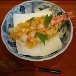 蓬左茶寮 - 揚物:トウモロコシと天然車海老のかき揚げ