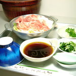 Naberyouri Yoshitomi - 当店自慢の水だき（豚しゃぶ850円）。お客様の前で調理は致しません。だから、夏でも店内快適。