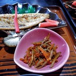 釜めし魚政 - 「焼き魚定食ランチ（サバ）」の副菜