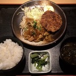 テング酒場 - 日替わりランチ（牛たんメンチカツ&鶏肉と野菜のカレー炒め） ¥650