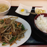 饞嘴巴 台湾無骨香脆鶏柳 - 「ニラレバ炒め」定食！
ワンコインでも美味です。