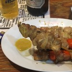 焼鳥居酒屋 ひびきやキッチン２・３ - 若鳥。
            
            タイトルからの続き〜〜〜はいっ！
            
            
            不味い！！！
            
            
            びっくりするほど^^;
            
            肉が臭い〜〜〜♪
            
            
            