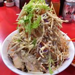 千里眼 - 冷やし中華（少な目）麺150グラム 820円　ヤサイマシマシガリマヨマシマシカラメマシマシショウガの辛揚げ別皿で