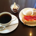 Kafe Hinayuki - ブレンド珈琲（400円）、モーニングBセット（イチゴジャムトースト、ゆで卵、珈琲ゼリー、茶菓子）