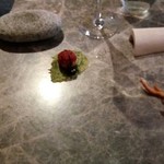 VEA - テーブルセッティングと散りばめられているアミューズ