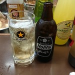 だるま - チューハイ (450円)、ホッピーセット白(650円）と値段は高めだ。