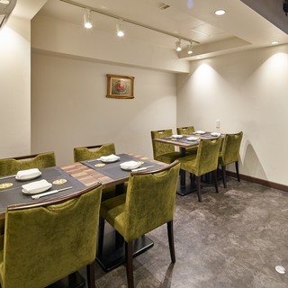 解放感のあるオープンスペースで仲間内のお食事を。