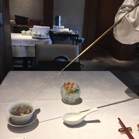 四川豆花飯荘 東京店 - 茶藝師のパフォーマンス