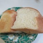 福岡 白神こだま酵母パン みにぃまむまむ - プレーン１００円。
            
            食感はモチモチでふんわりとした甘みを感じる食パンです。
            