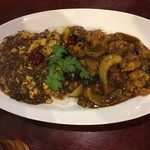 大衆中遊華食堂 八戒 - 海老の辛子カリーと麻婆カリー