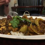 大衆中遊華食堂 八戒 - 海老の辛子カリーと麻婆カリー