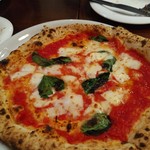 ピザラッシュ第2弾。定番かつ鉄板のマルゲリータ。