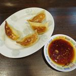 ナオナオ餃子 - 配膳直後の餃子。自由な盛り付け。