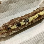 パンやきどころ RIKI - 天然酵母 クルミのラムレーズンミルク ¥250+税