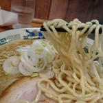 中華蕎麦 春馬 - 麺上げ⤴️