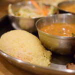 おいしいカレー工房 ひつじや - 【ケイジャンチキンセット@1,670円】サフランライス