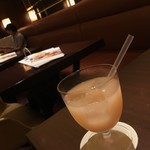 キハチ カフェ - モーニングプレート1512円(外税)のフリードリンク…
            グレープフルーツ