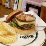 CRUZ BURGERS & CRAFT BEERS - 