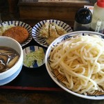 うどん 康 - きのこつけ汁うどんの特盛り(600g)  (税込600+200円)