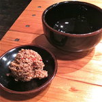 田中商店 - 赤オニ（￥100）はラーメン到着の30秒前に到着   2011/8/1