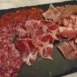 イベリコ豚の生ハムとチョリソ