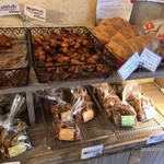 石窯パンの店 ゴッホ - 並べられたパン
