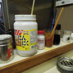 八ちゃんラーメン - 卓上のいろいろ