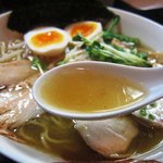 麺屋33 - 特性 丸鶏旨味そば（塩)　スープ