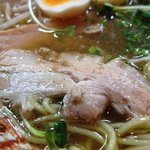 麺屋33 - 特性 丸鶏旨味そば（塩)　豚バラチャーシュー